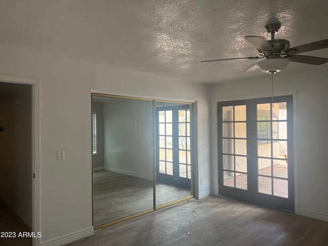 Building Photo - 1733 S La Rosa Dr