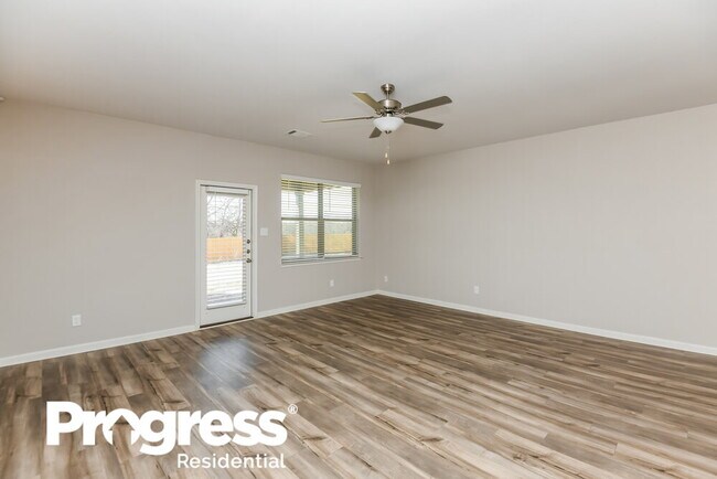 Foto del edificio - 1220 Junegrass Ln