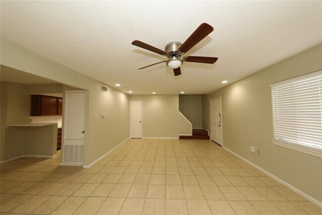 Building Photo - 8342 La Roche Ln
