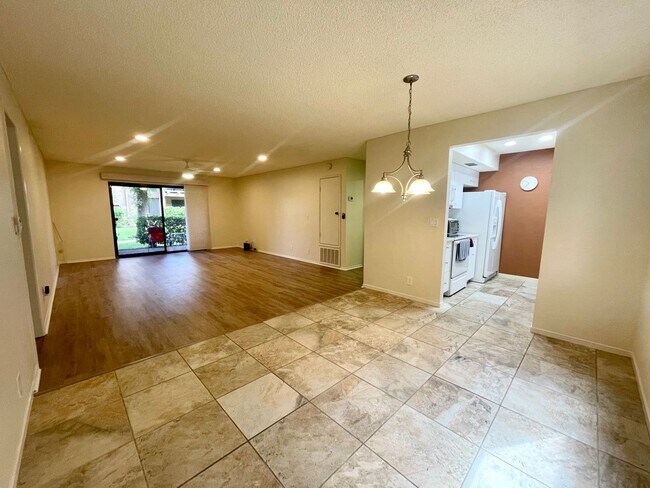 Foto del edificio - COMING SOON! 3 Bedroom 2 Bathroom Palm Springs Condo in Ramon Estados Gated Community
