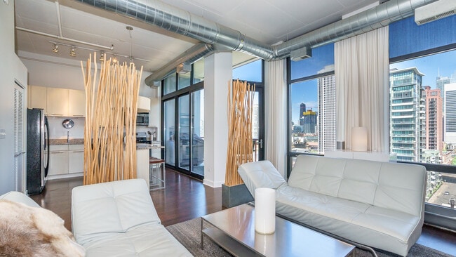 Foto del edificio - 740 W Fulton St