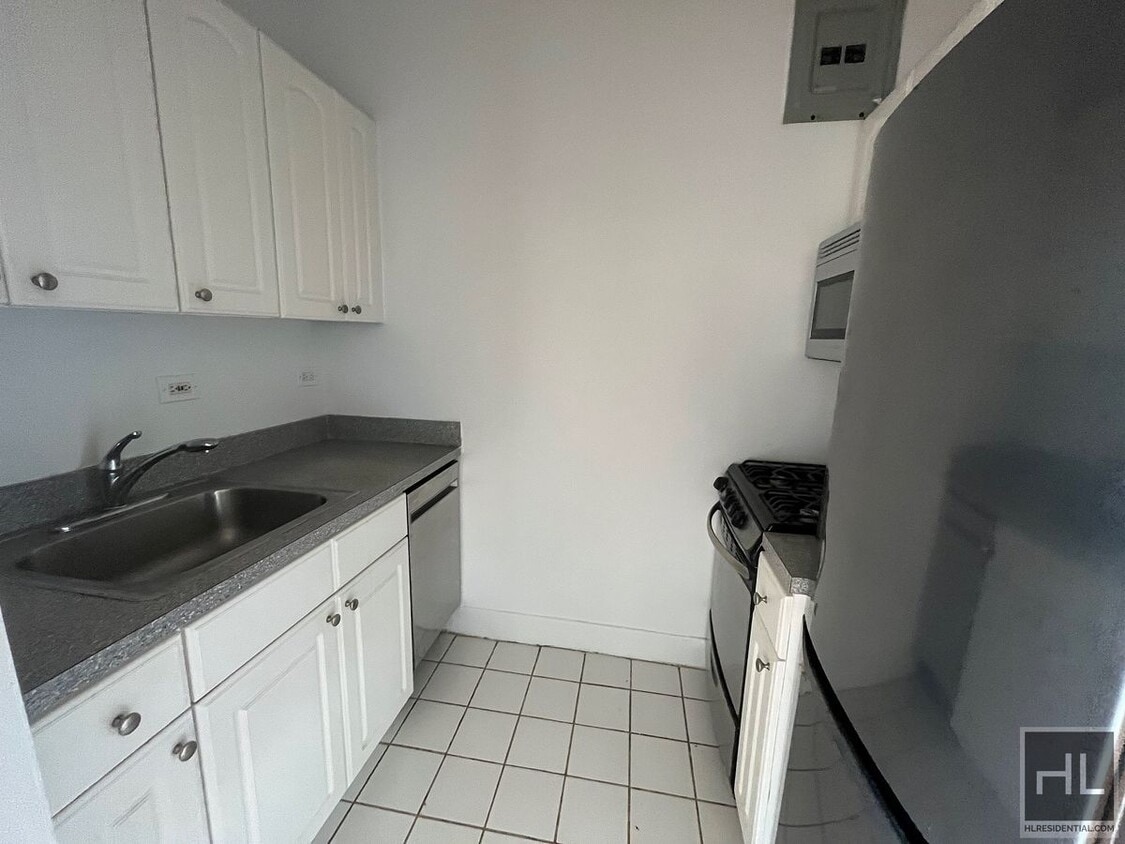 Building Photo - SECOND AVENUE