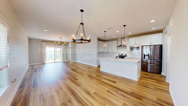 Building Photo - 257 Windermere Way