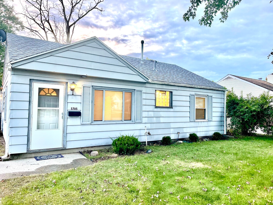 5705 Elliott Dr, Sylvania, OH 43560 House Rental in Sylvania, OH