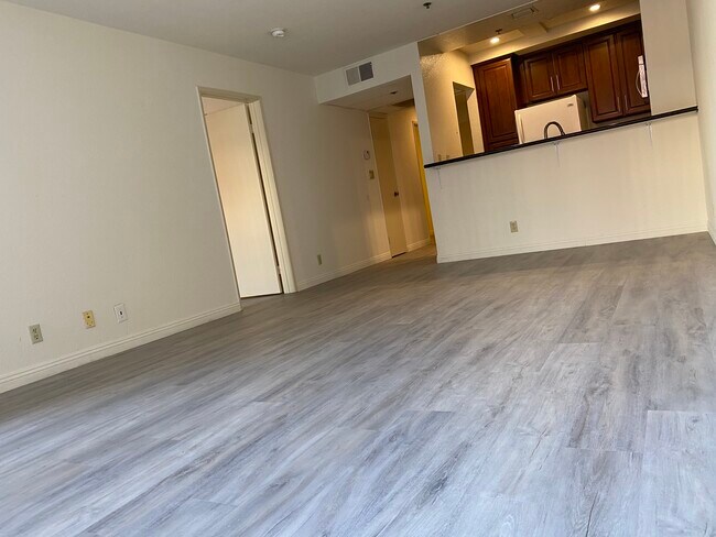 Building Photo - 10916 Ashton Ave