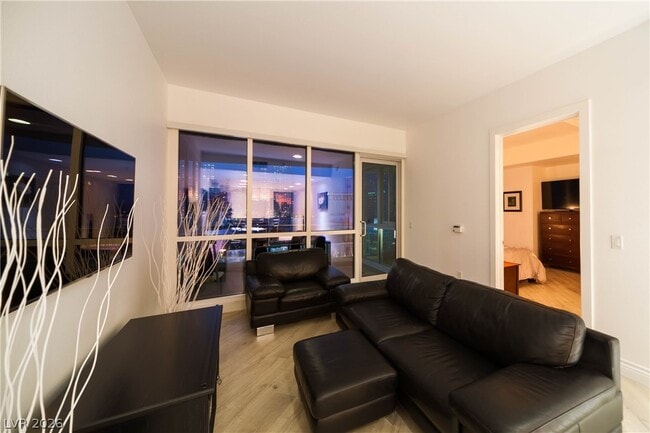 Building Photo - 4525 Dean Martin Dr