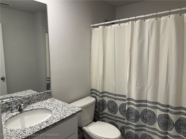 Foto del edificio - 1825 Grand Ridge St