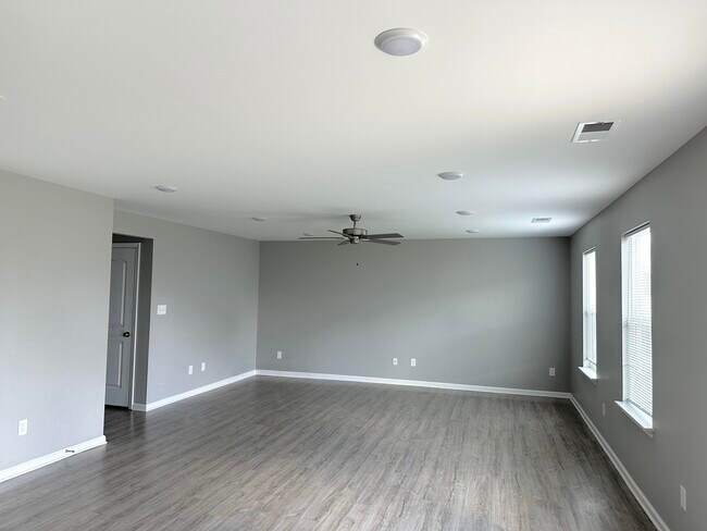Foto del edificio - 2501 Feathersound Wy