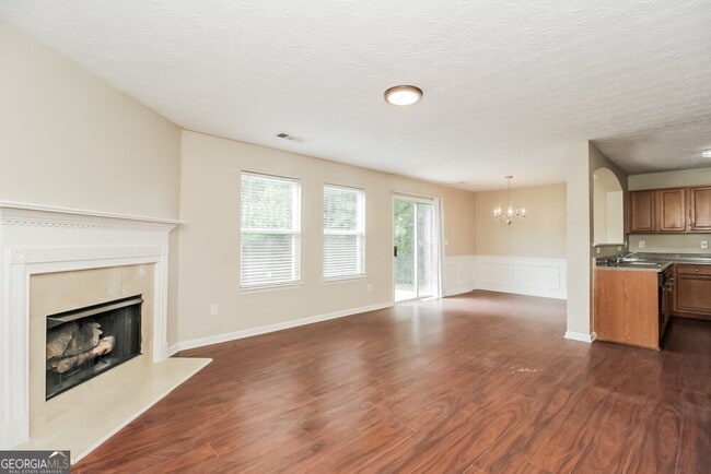 Foto del edificio - 9494 Lakeview Rd