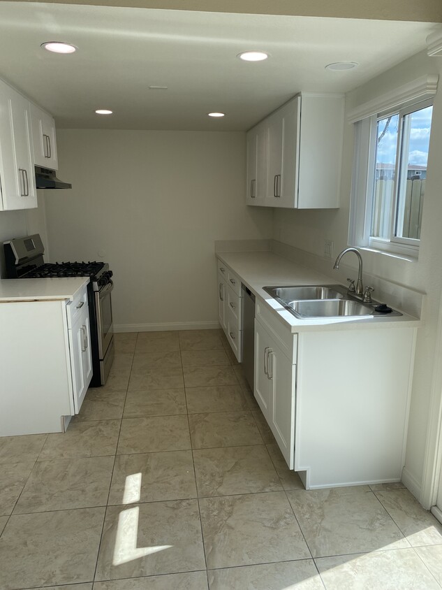 New kitchen - 1440 Estate Dr