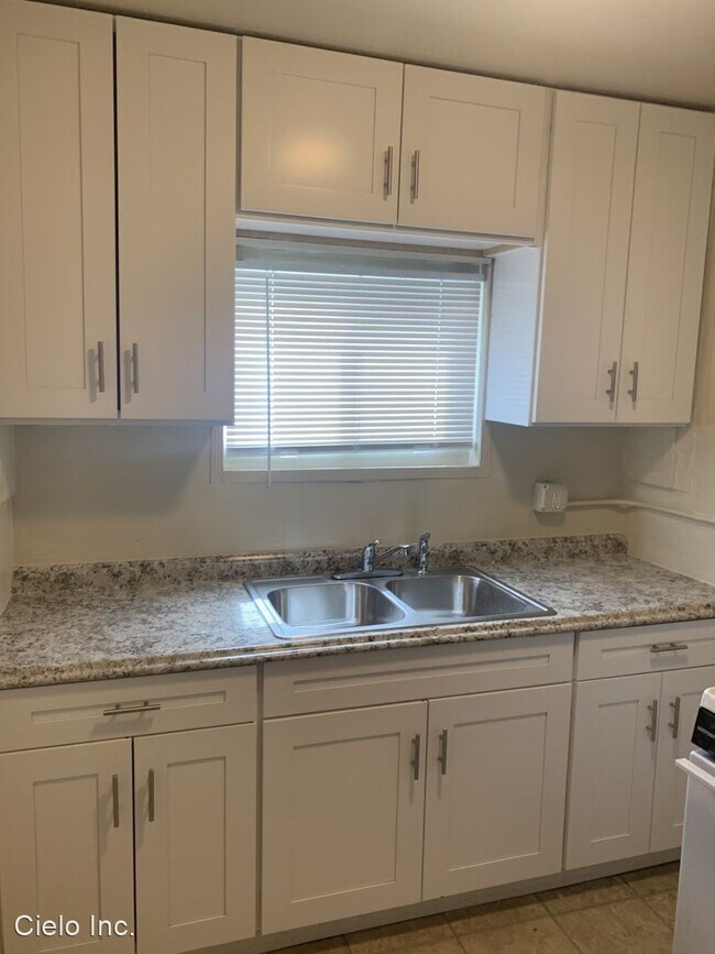 Foto del edificio - 1 br, 1 bath House - 215 W. 14th St.