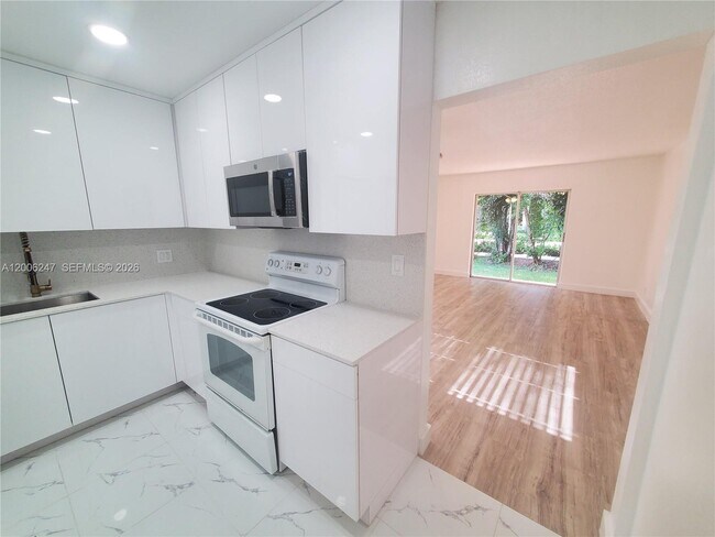 Building Photo - 9203 NW 38th Dr
