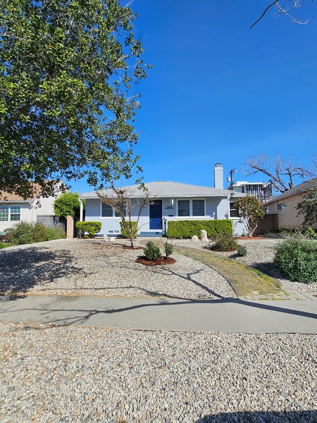 Building Photo - 2942 Midvale Ave