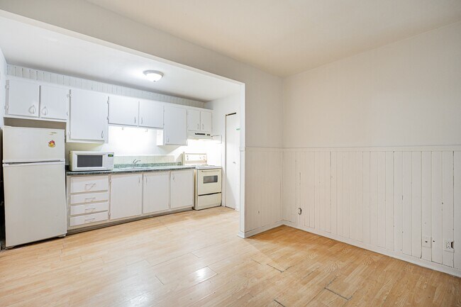 Building Photo - 444 Rue Moreau