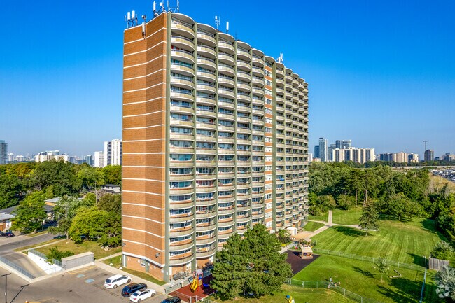Building Photo - 135 Fenelon Drive
