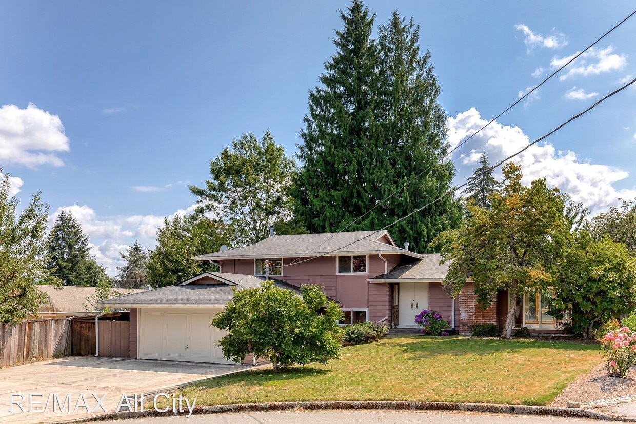 Foto principal - 4 br, 2.5 bath House - 17027 NE 19th Street