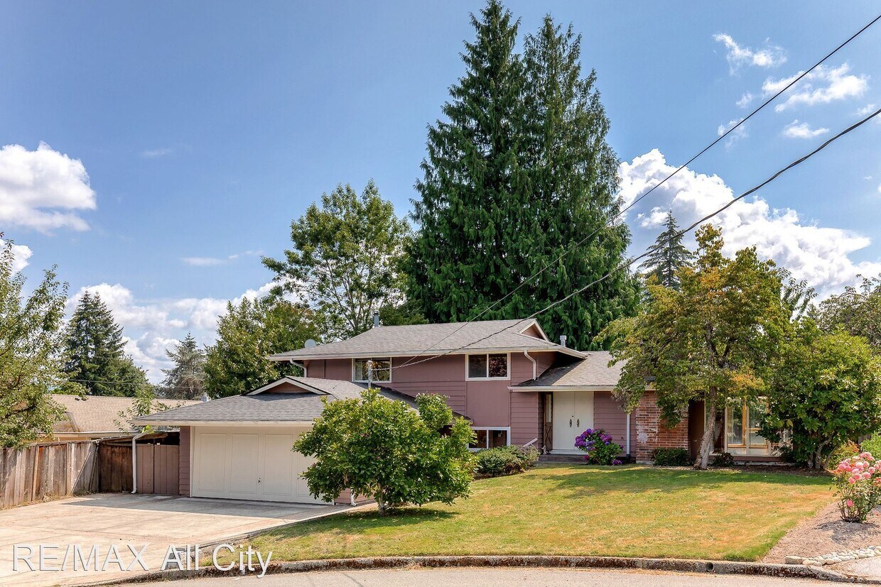 Primary Photo - 4 br, 2.5 bath House - 17027 NE 19th Street