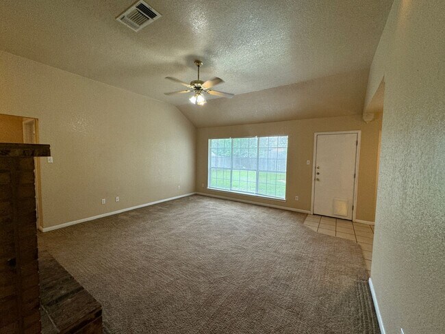 Building Photo - 360 Virtual Tour Available