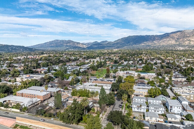 Contexto - 411-417 N Euclid Ave