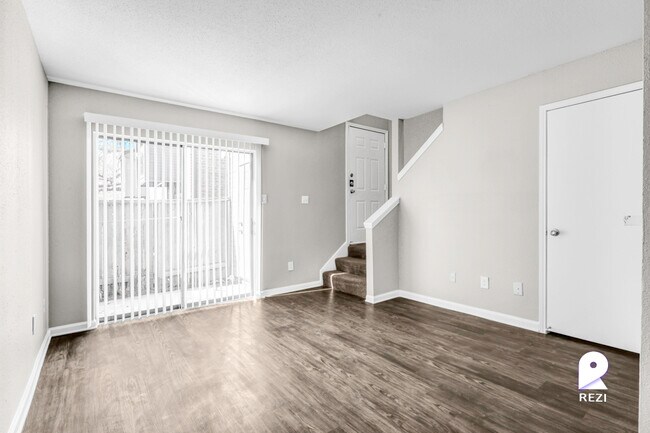 Foto del edificio - 13100 Stonefield Dr