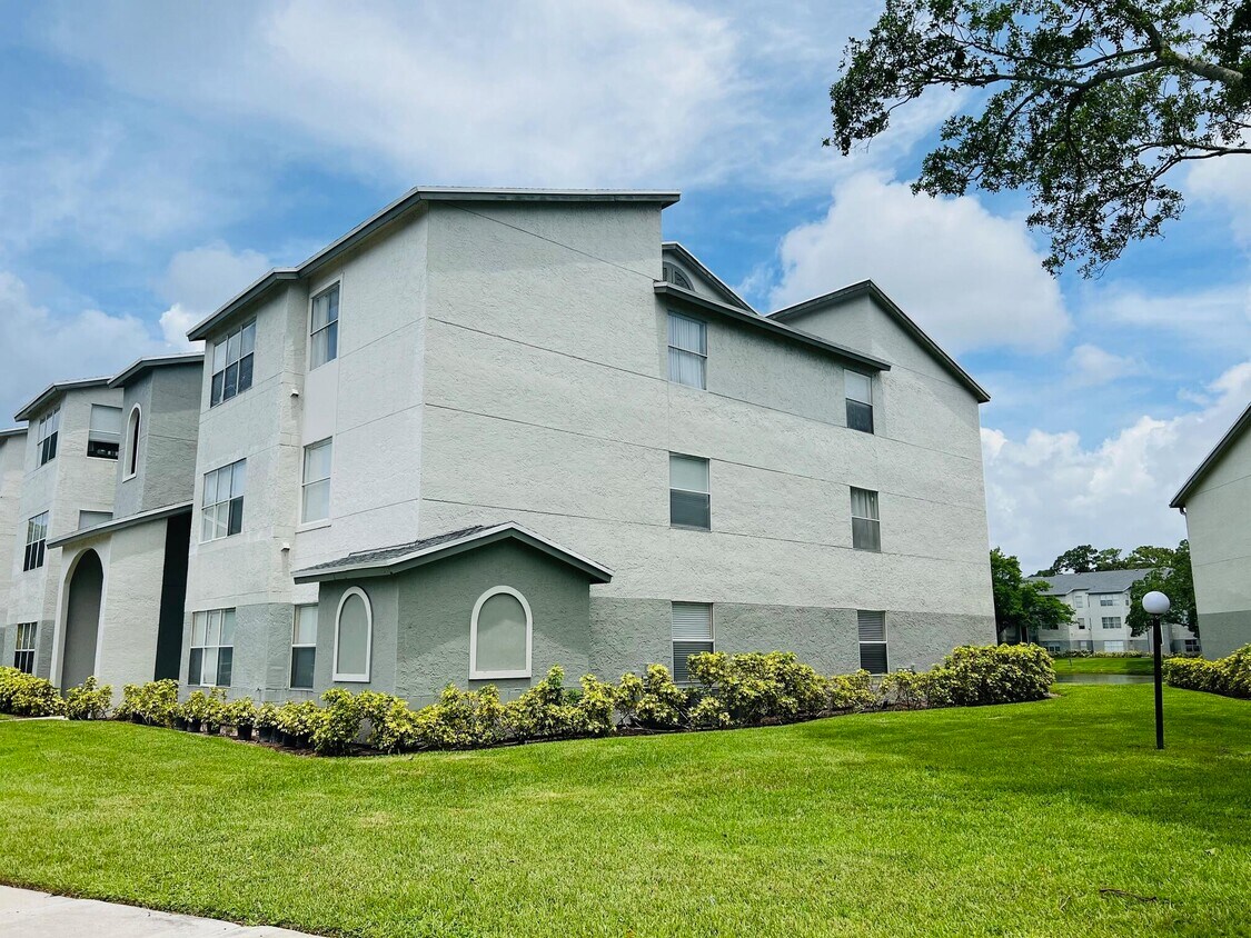 Primary Photo - 1401 Village Blvd