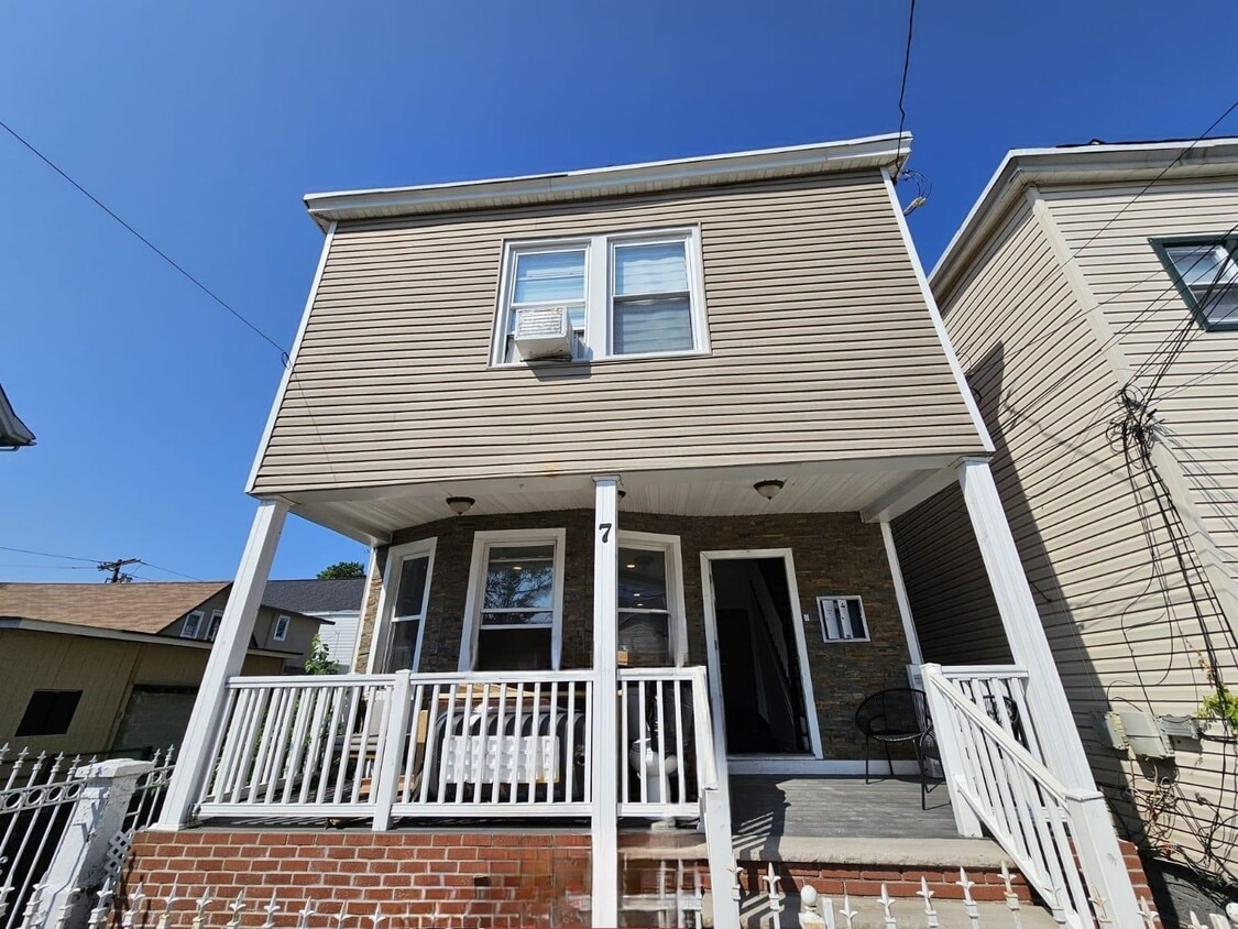 Primary Photo - 7 Davidson St