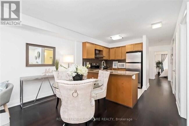 Building Photo - 320 John St.