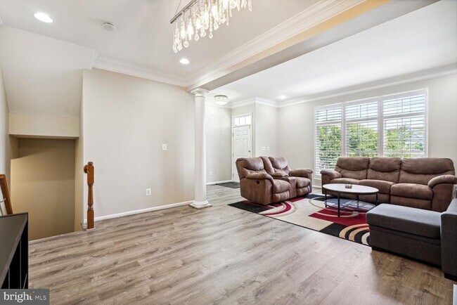 Building Photo - 42929 Shelbourne Square