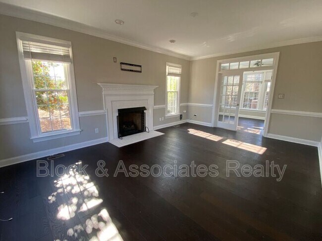 Building Photo - 104 Wall Creek Dr
