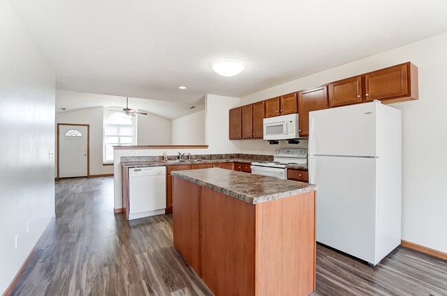 Building Photo - Cardinal Creek Crossing Apartments