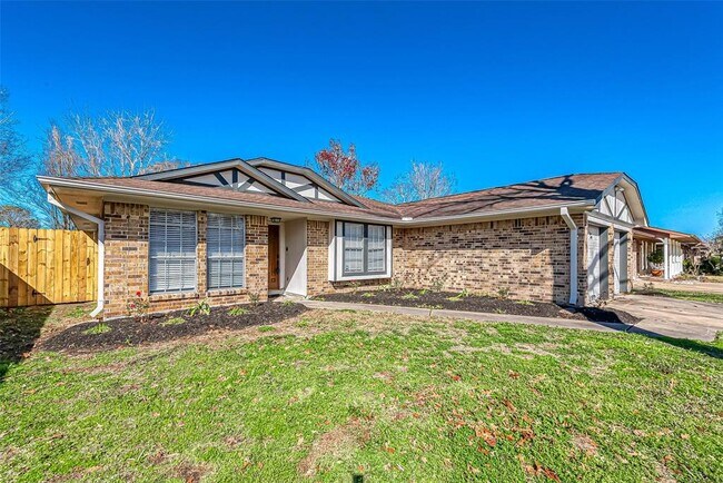 Building Photo - 427 Woodrail Dr