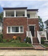 Building Photo - 523 W Beech St