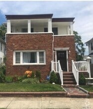 Building Photo - 523 W Beech St