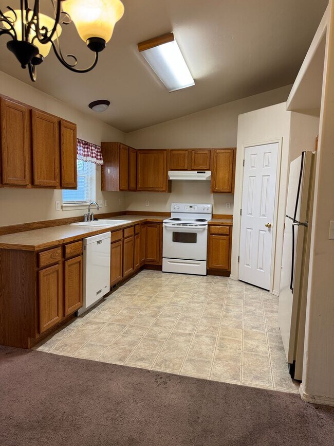 Building Photo - 622 Cedarbrook Dr