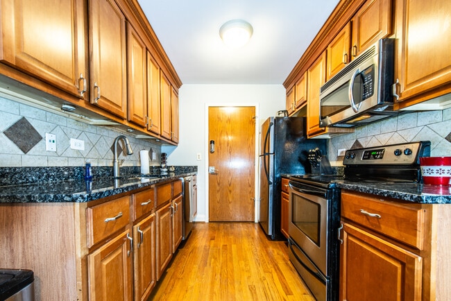 Building Photo - 5027 N East River Rd