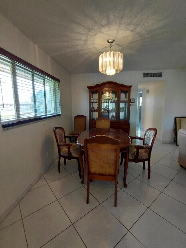 Foto del edificio - 5300 Washington St