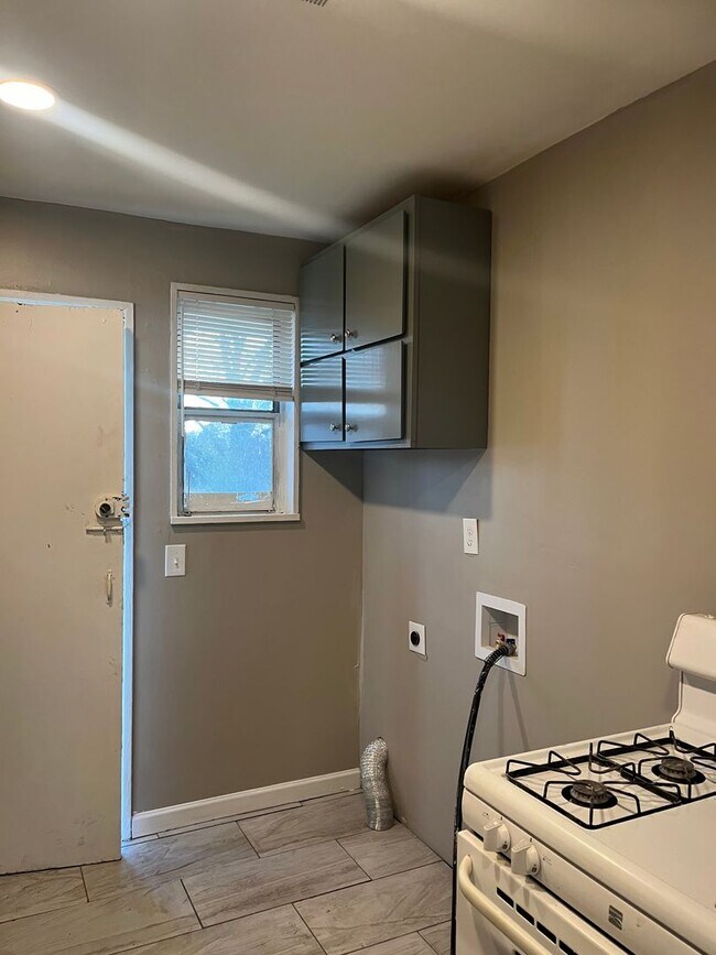 Foto del edificio - Newly updated 3-bedroom, 2-bath home - Open To Section 8