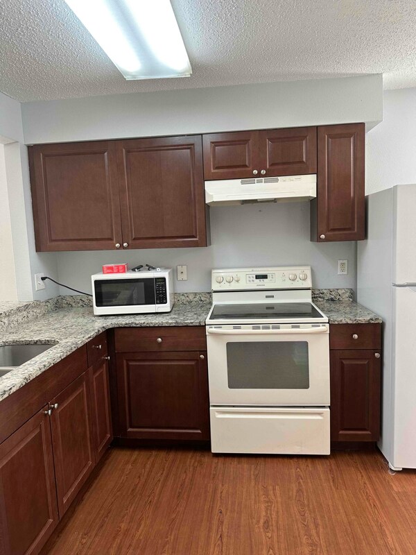 Foto del edificio - 518 Scarlet Maple Ct
