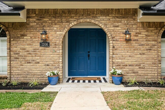 Photo - 1206 Mayapple Dr House