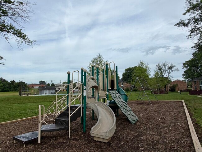 Patio de juegos - Brandon Ladd Apartments & Townhomes