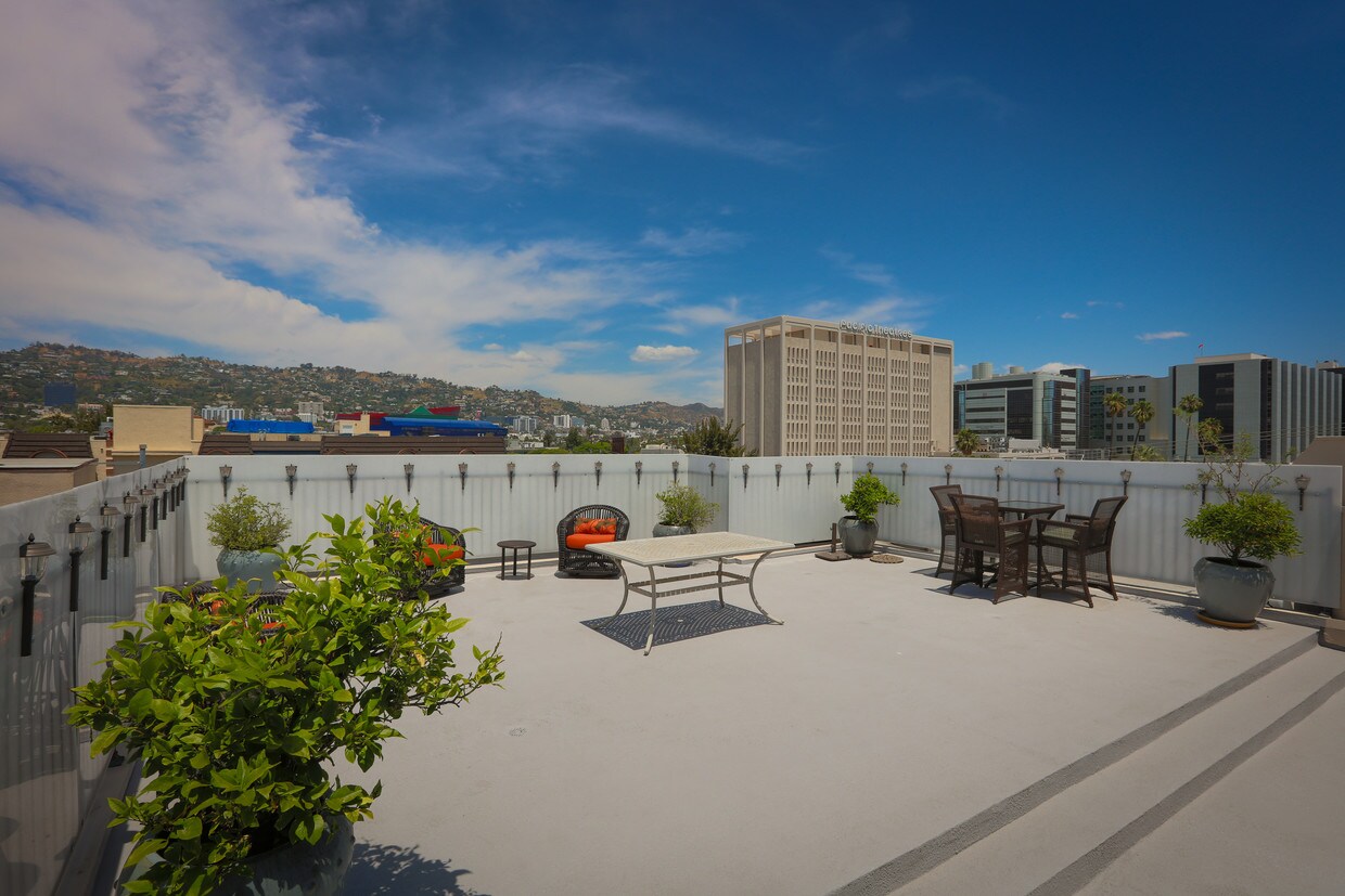 Foto principal - 108 S Clark Dr