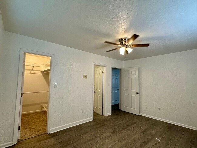 Foto del edificio - 3 Bed | 2 Bath | Pool | Screened Porch