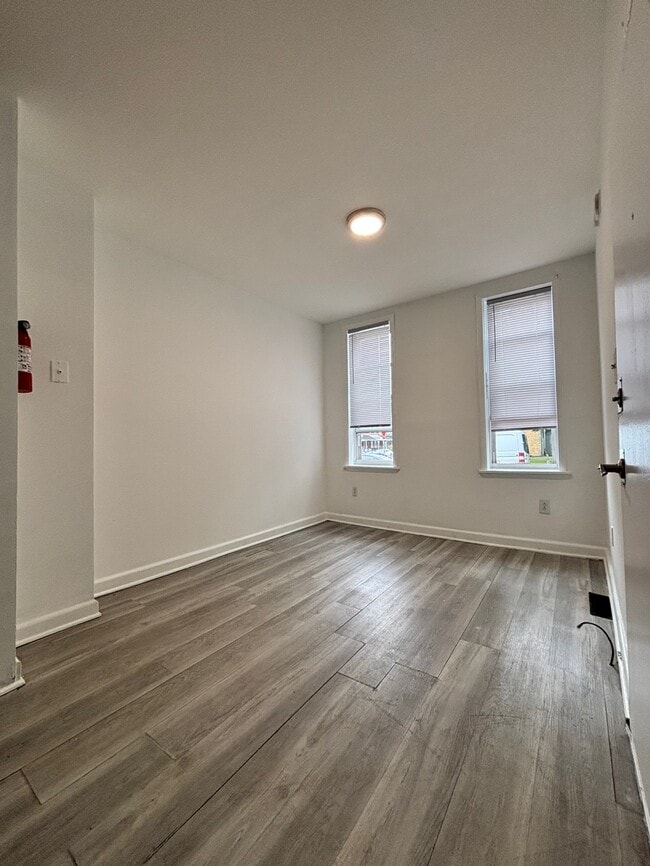 Building Photo - 894 N 42nd St