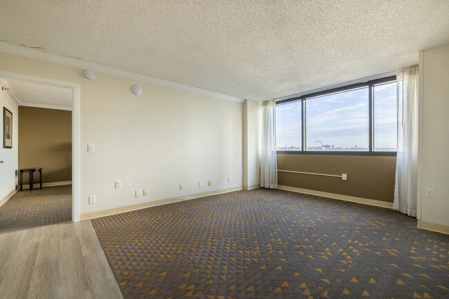 Living room unfurnished - 1070 Main St