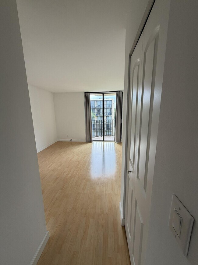 Foto del edificio - 3590 Blue Lake Dr