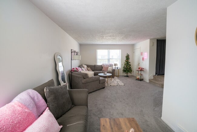 Foto del edificio - 923 Burcham Dr