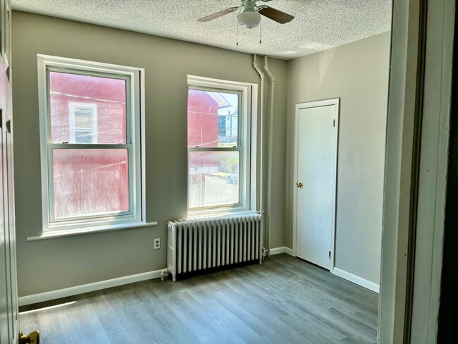Foto del edificio - 1137 E 3rd St