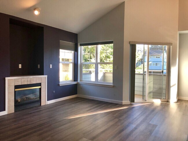Building Photo - Vaulted Ceilings, Fireplace, LVP Flooring,...