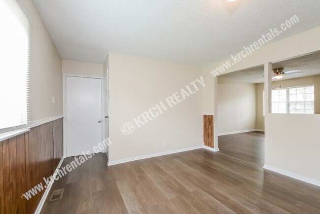 Foto del edificio - 3-Bed 1-Bath Home Near Northwest Middle Sc...