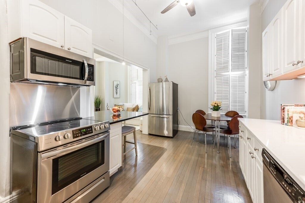 Primary Photo - 479 Beacon St